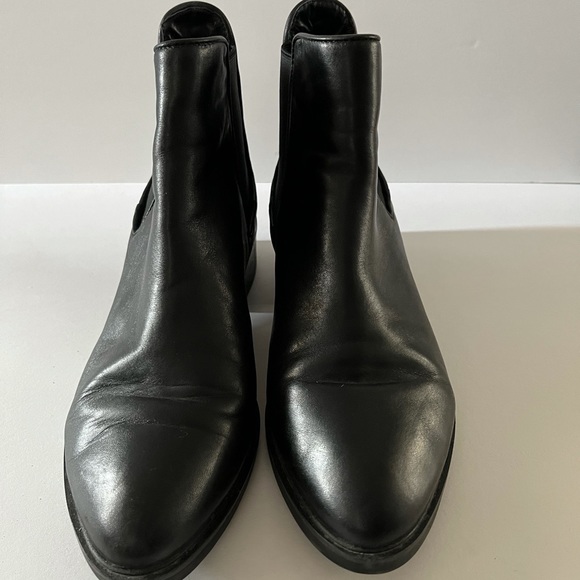 Black genuine leather Wishbone booties- W size 8.5 - Picture 4 of 4